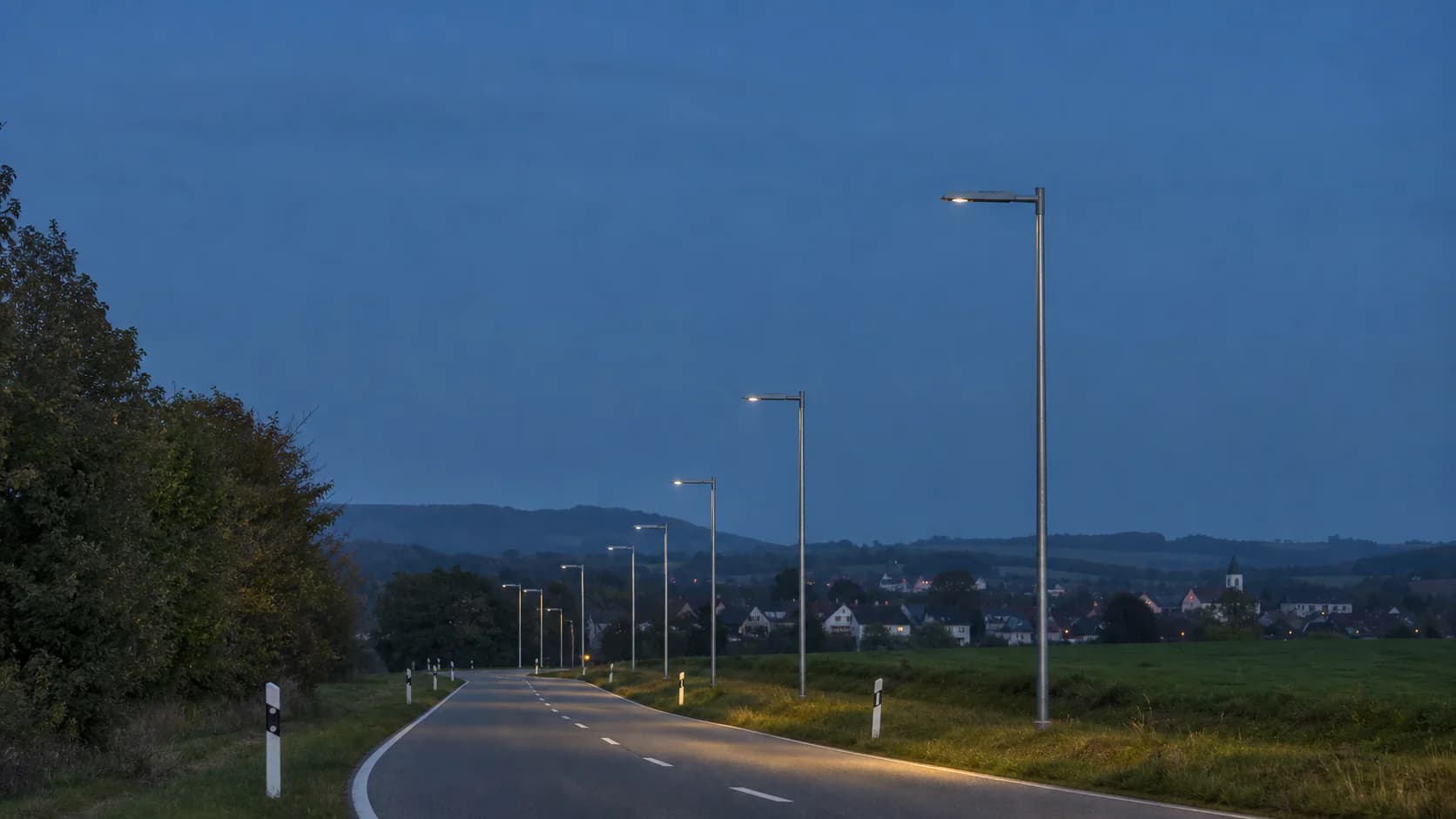 Off-grid solar road lighting